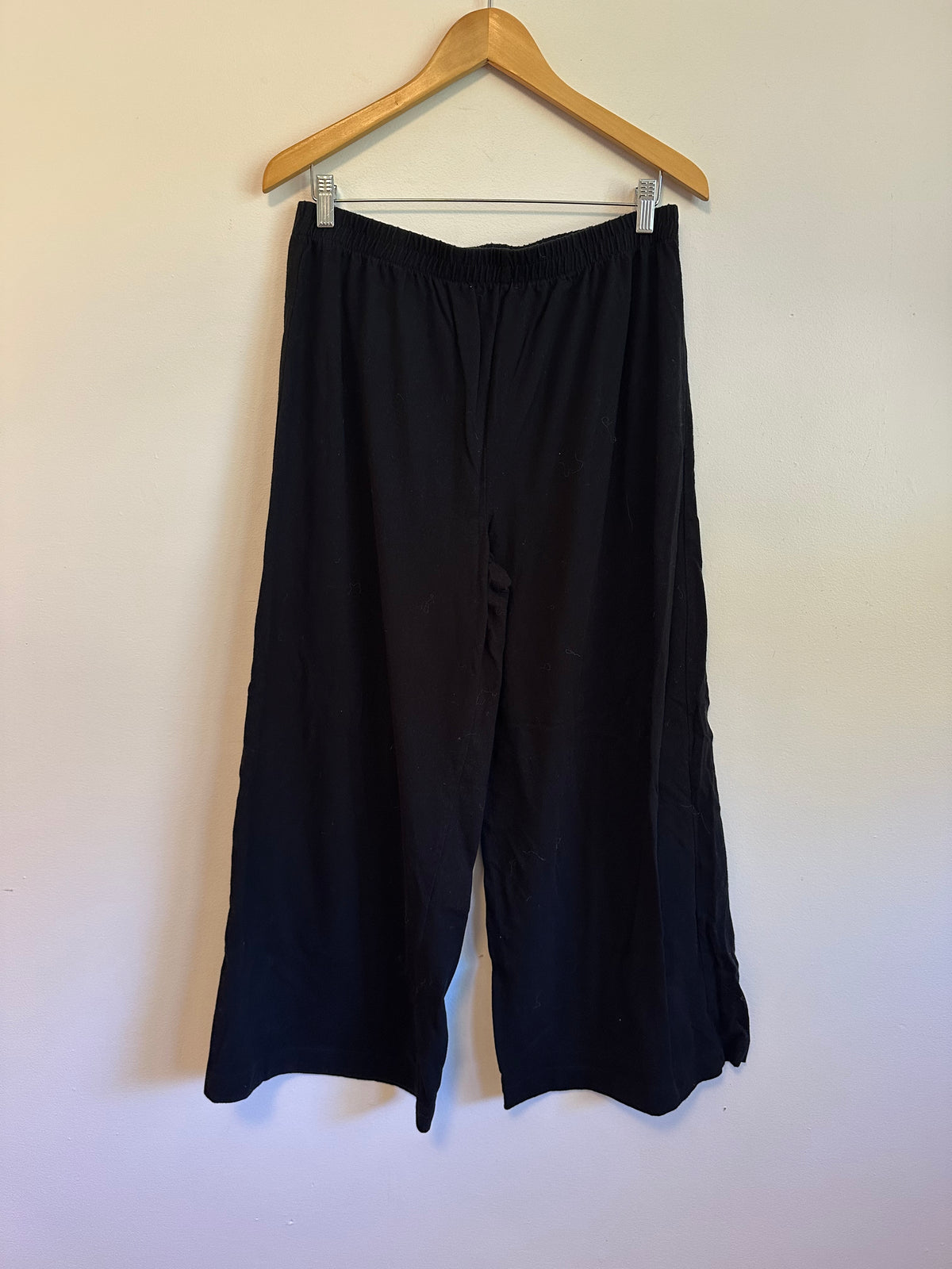Z Supply Black Wide Leg Cropped Lounge Pants | Size Large