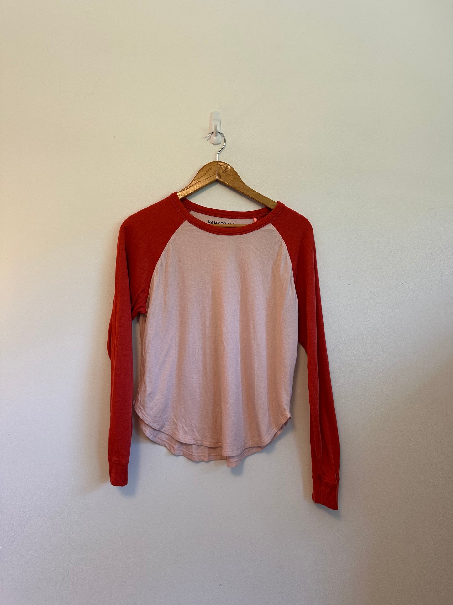 Faherty Baked Apple Cloud Long Sleeve Baseball Tee | Size Medium