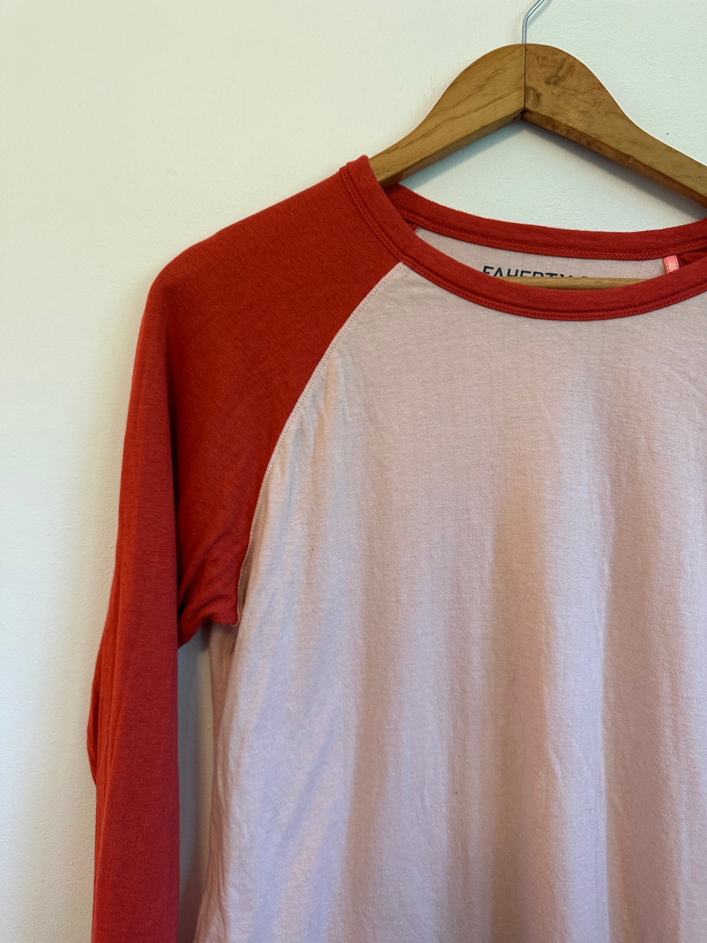 Faherty Baked Apple Cloud Long Sleeve Baseball Tee | Size Medium