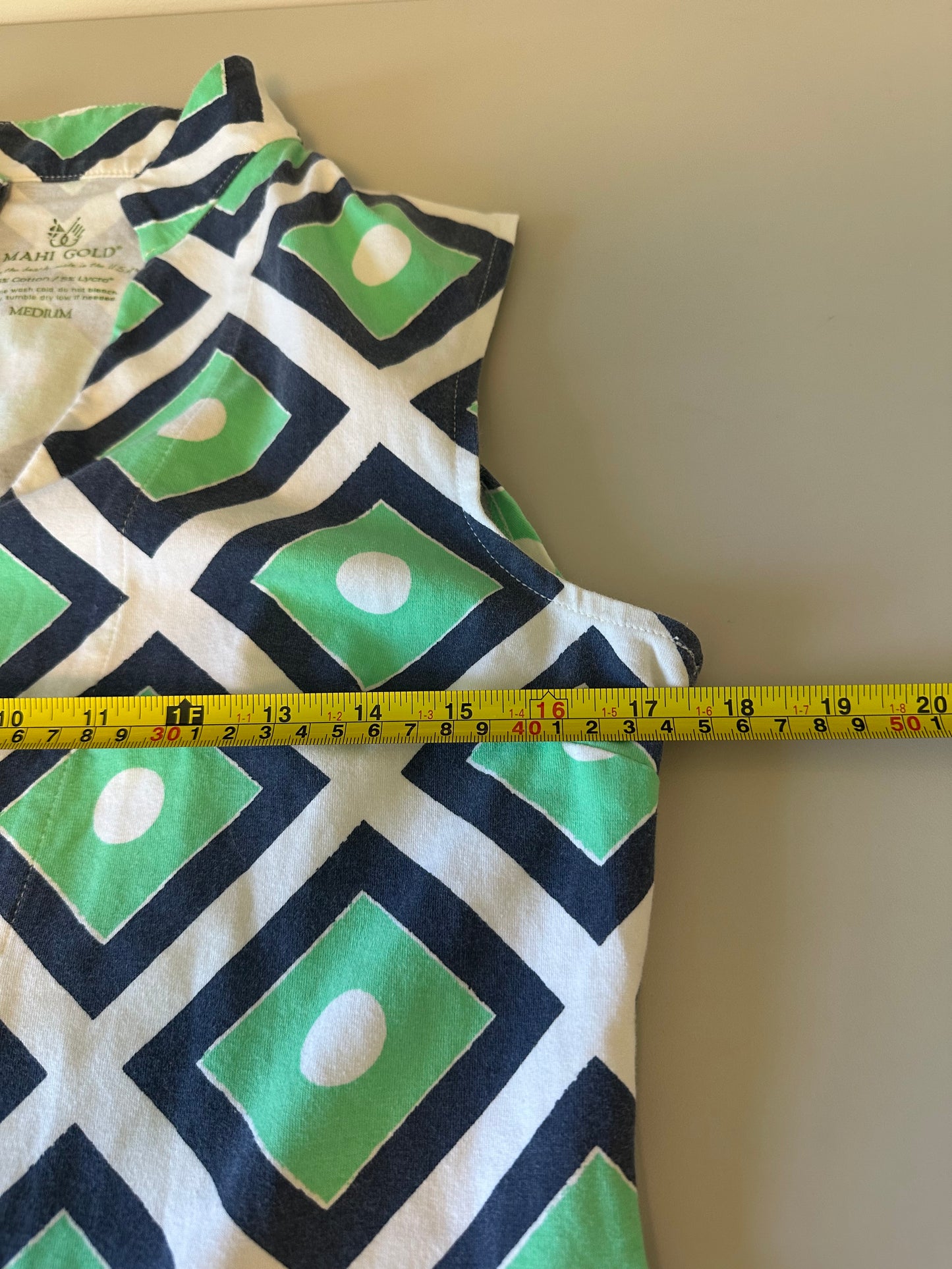 Mahi Gold Geometric Diamond Print Sleeveless Shift Dress | Size Medium