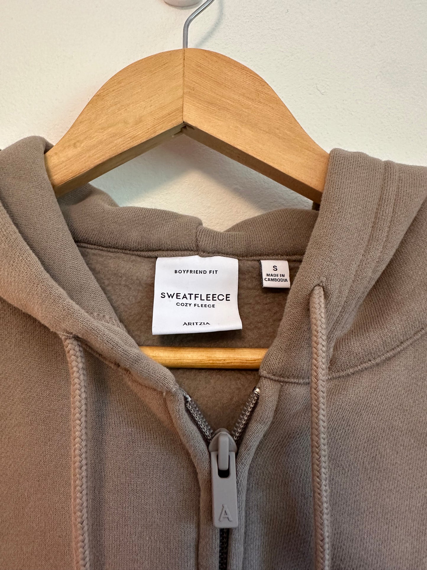 Aritzia Sweatfleece Cozy Fleece Boyfriend Zip Hoodie in Taupe Brown | Size Small