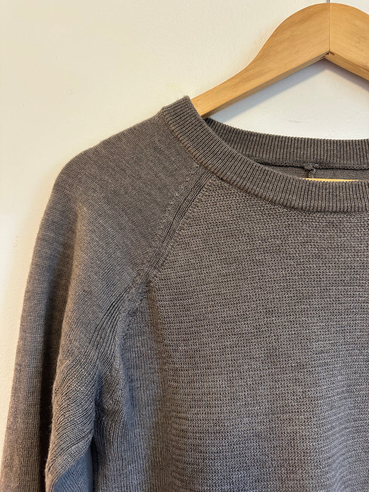 Lululemon Taupe Brown Textured Knit Raglan Sweater with Thumbholes | Size Small