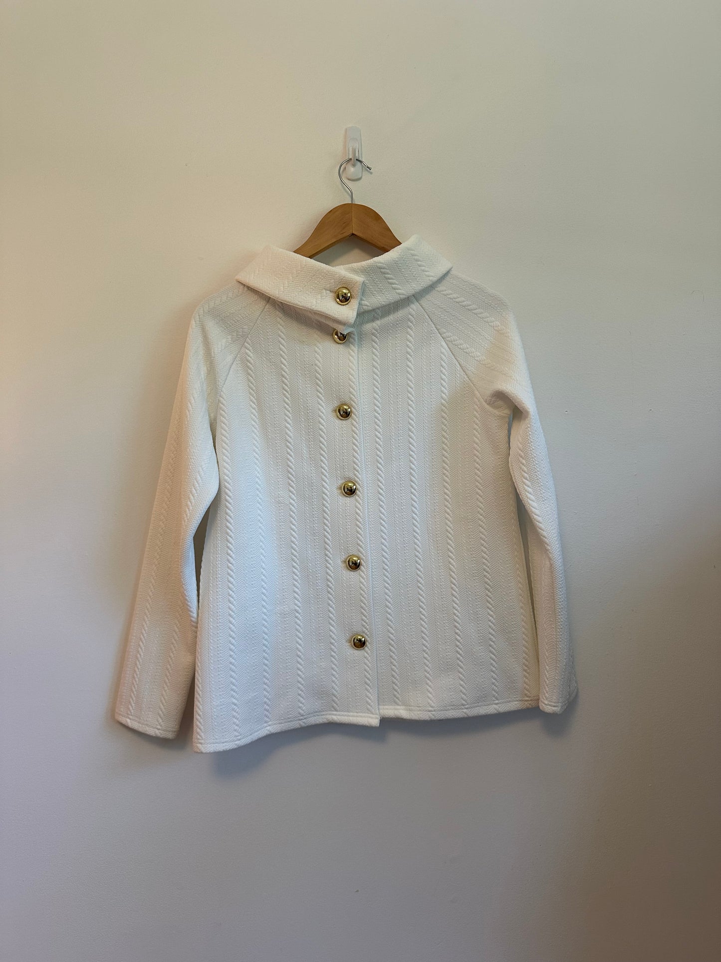 Sail to Sable White Textured Funnel Neck Button Back Top | Size Small