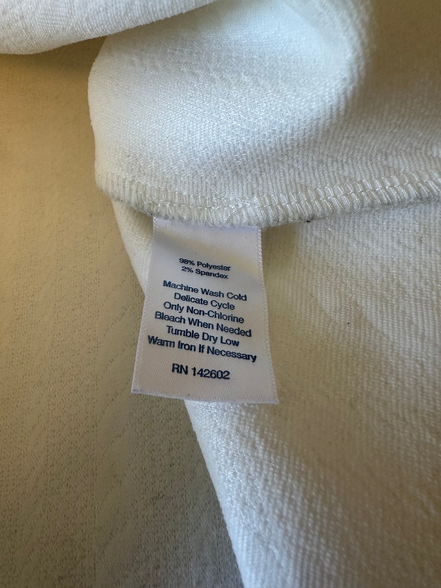 Sail to Sable White Textured Funnel Neck Button Back Top | Size Small