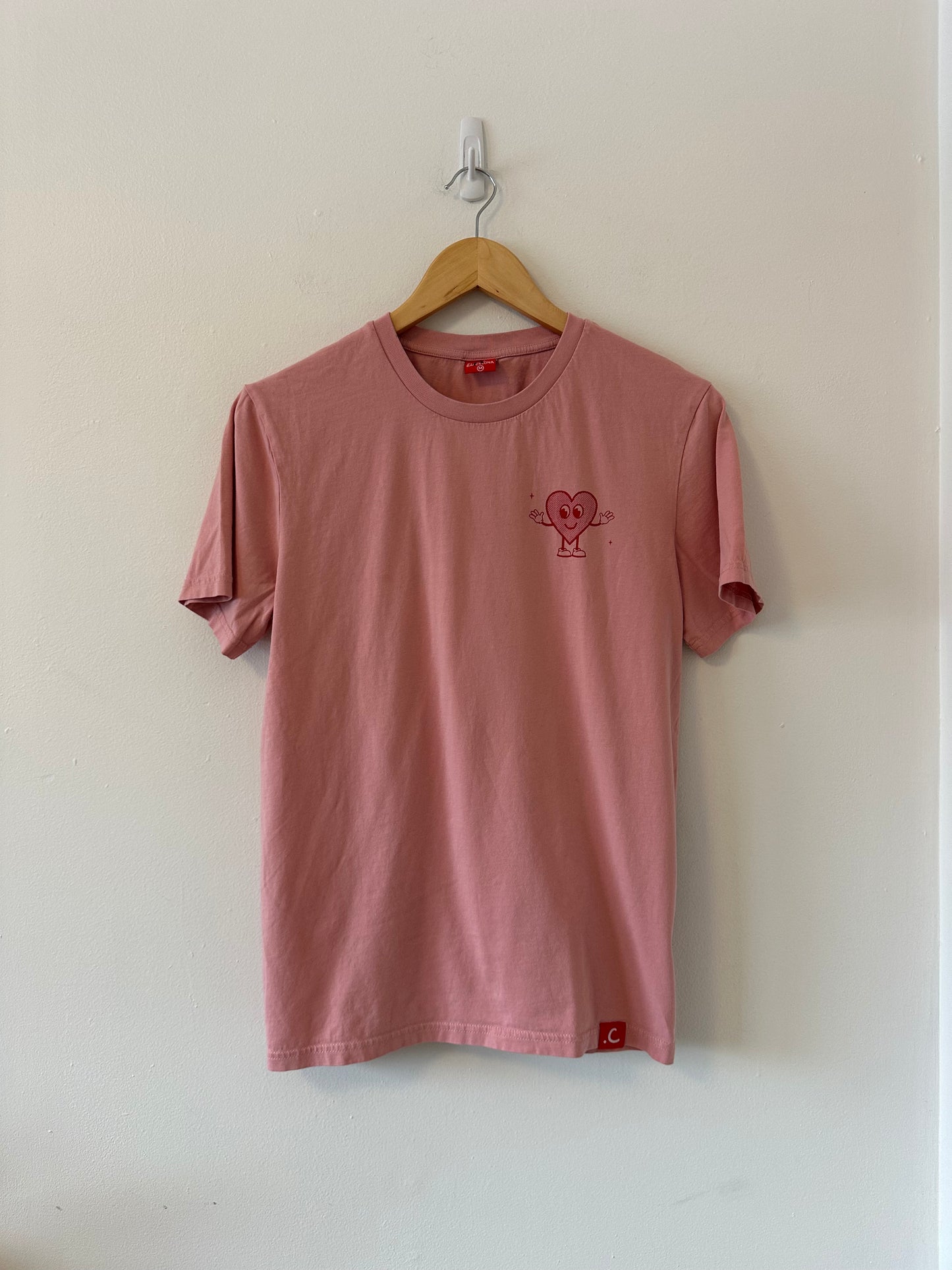 Callum Design Studio Corazón Contento Playful Happy Heart Organic Cotton T-Shirt