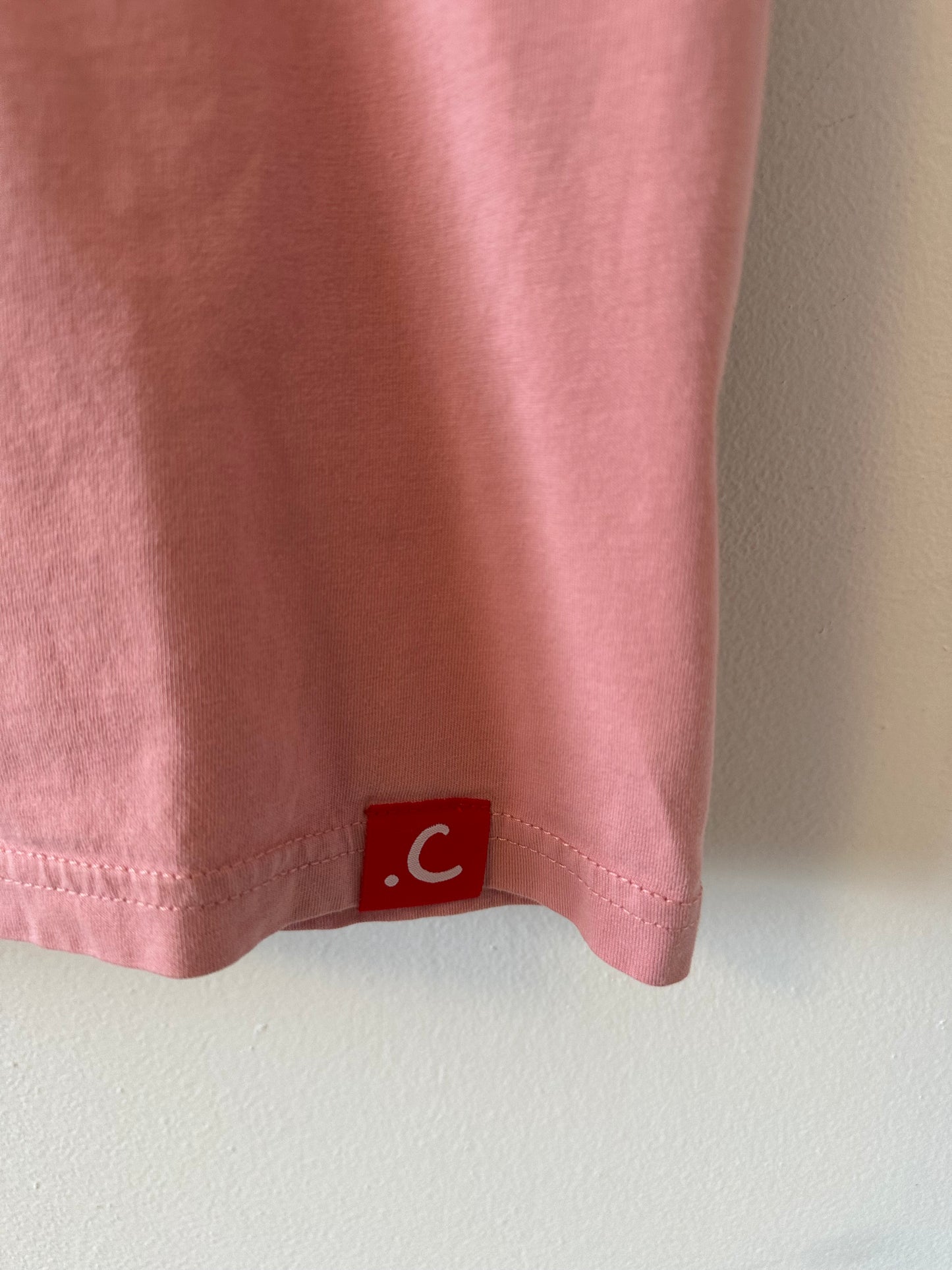 Callum Design Studio Corazón Contento Playful Happy Heart Organic Cotton T-Shirt