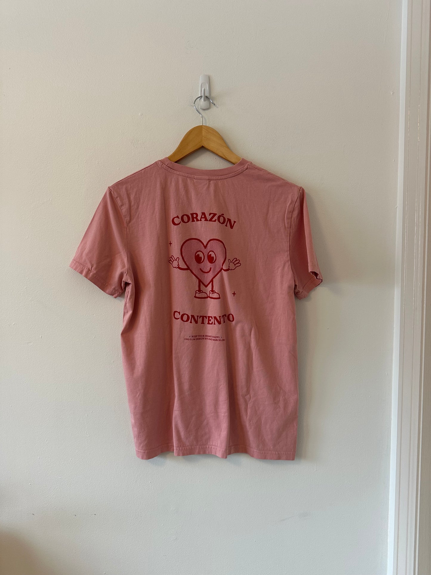 Callum Design Studio Corazón Contento Playful Happy Heart Organic Cotton T-Shirt