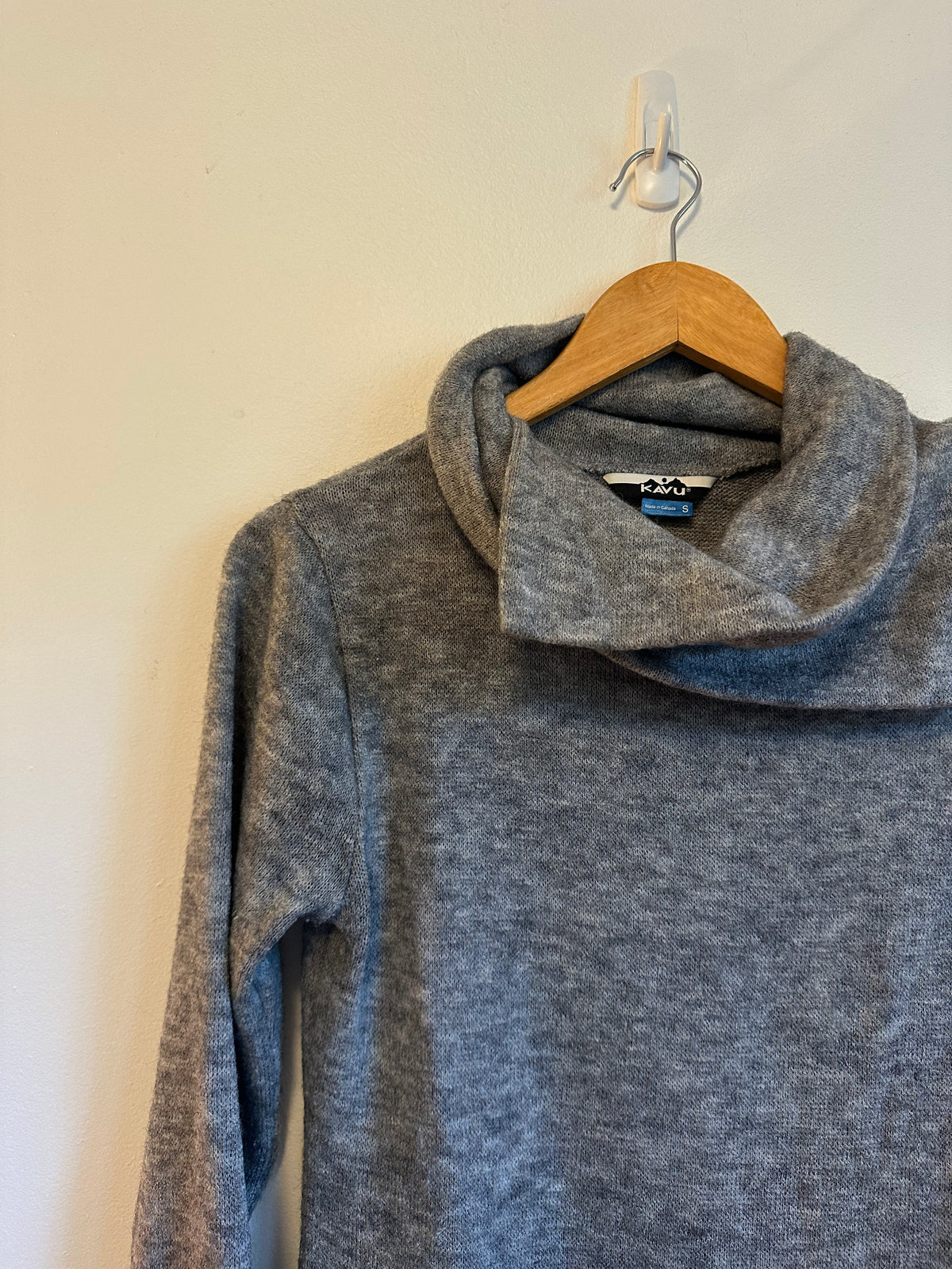 Kavu Gray Asymmetrical Cowl Neck Long Sleeve Knit Sweater | Size Small