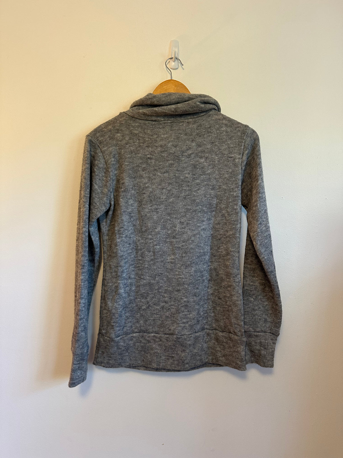 Kavu Gray Asymmetrical Cowl Neck Long Sleeve Knit Sweater | Size Small