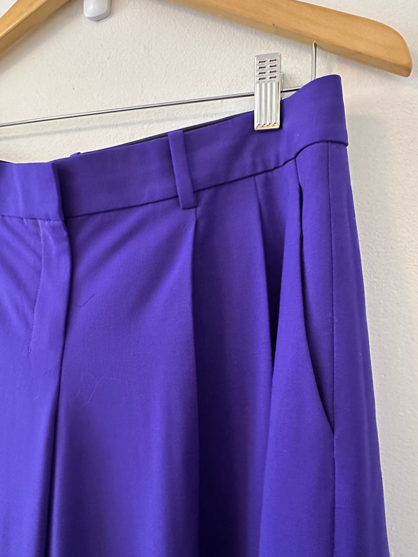 Theory Pleated Low-Rise Wide Leg Pant in Good Wool - Blue Iris (Purple) | Size 2