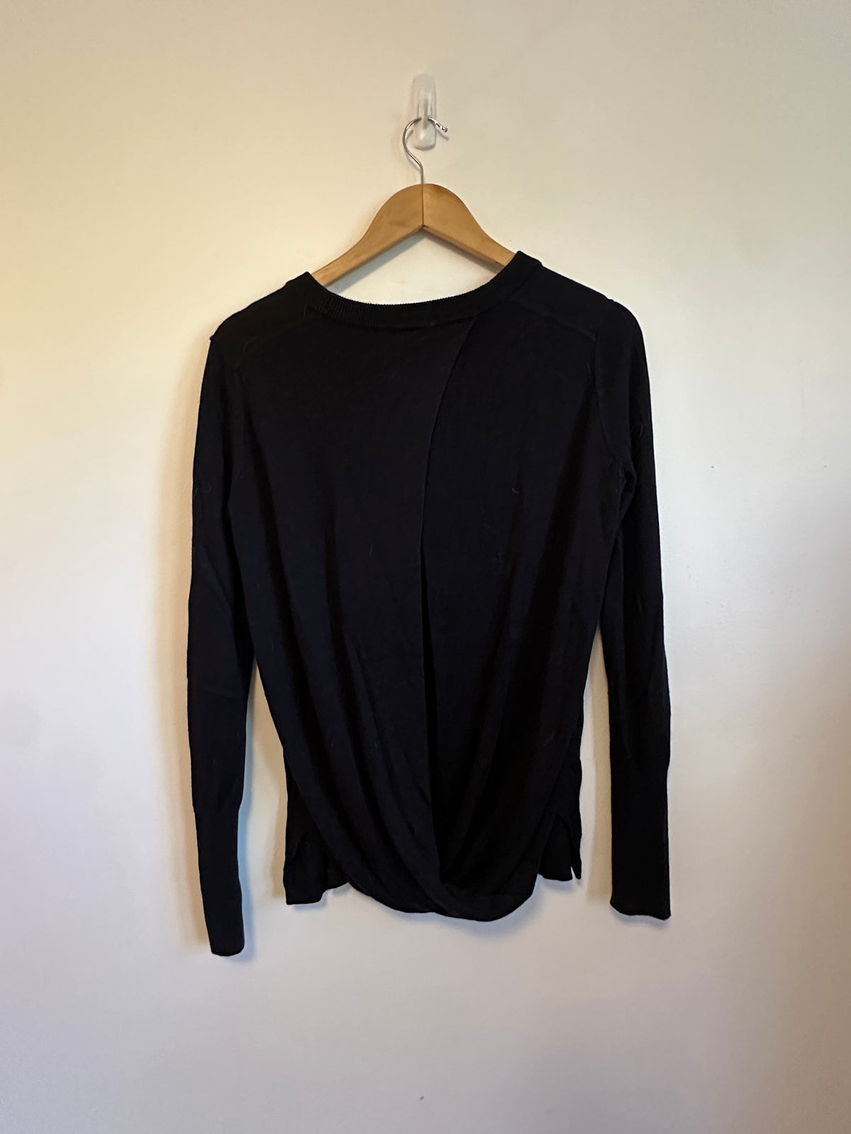 Lululemon Black Twist Back Long Sleeve Knit Crew Neck Sweater