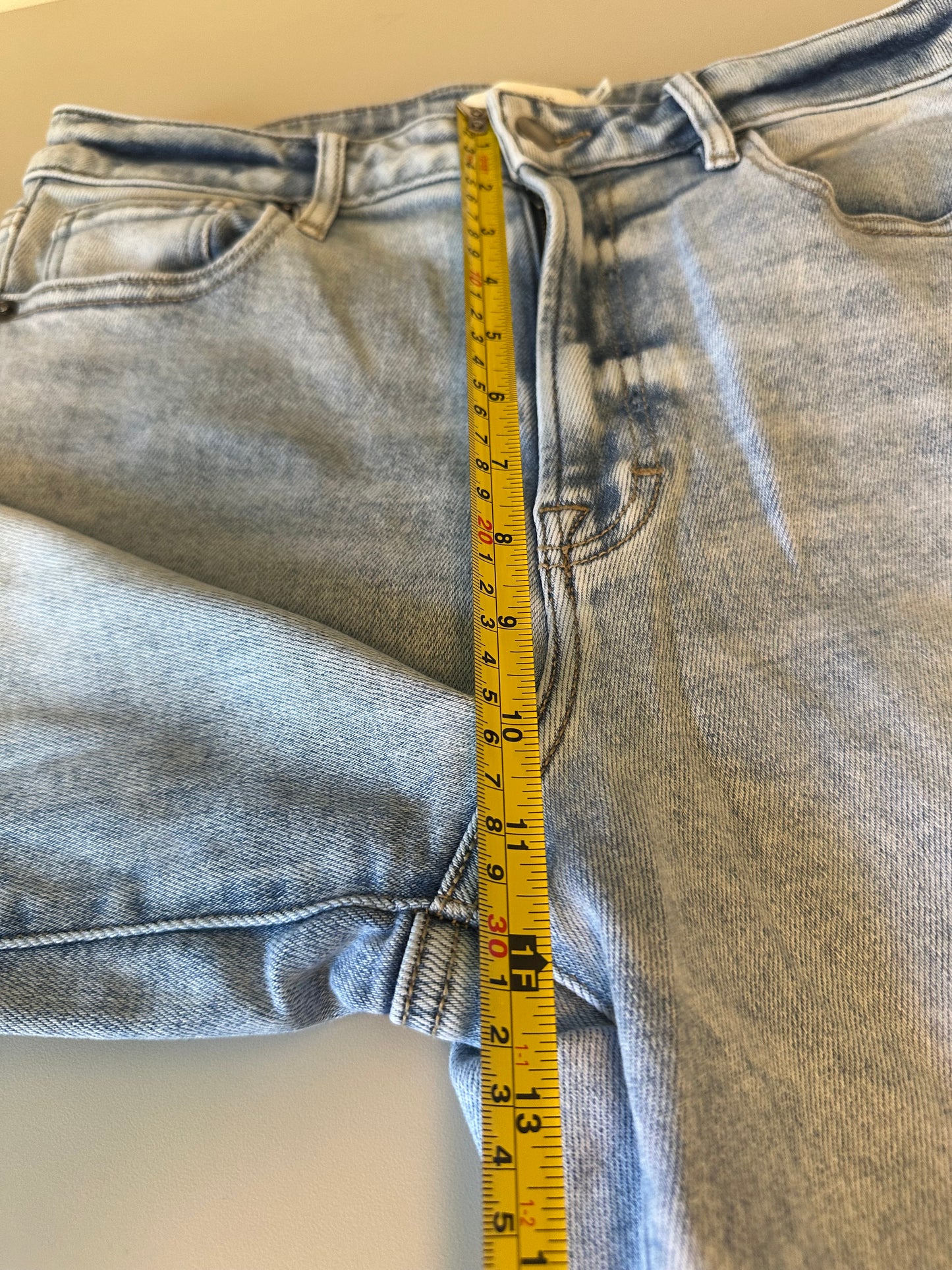 Bohme Colette Wide Leg Light Wash Raw Hem Jeans | Size 28