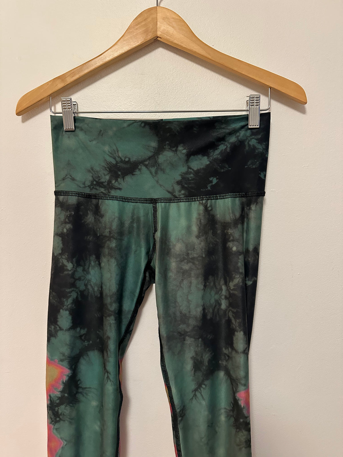 Teeki Feather Print Dreamcatcher Yoga Leggings | Size Small