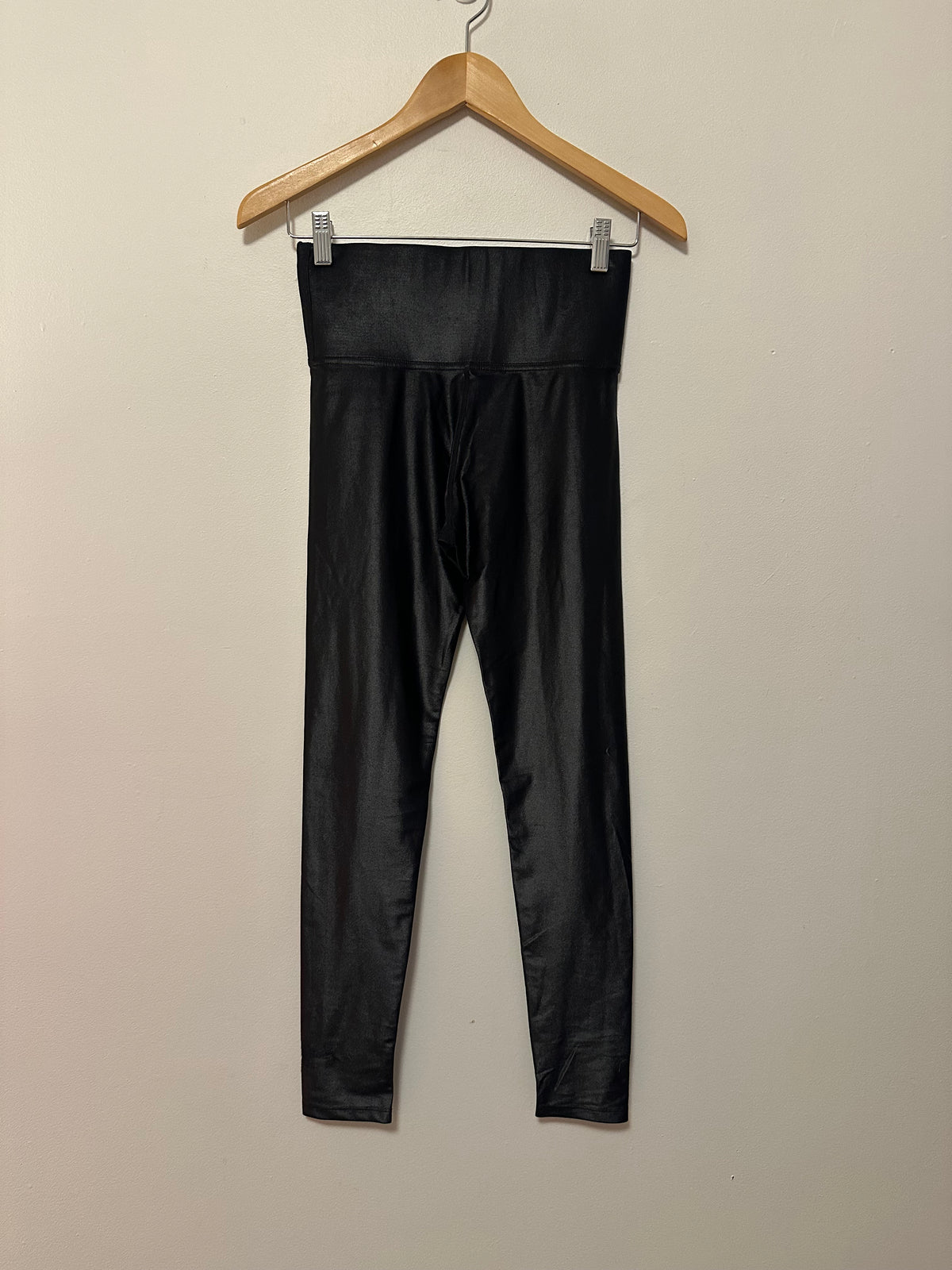 Carbon38 High Rise Takara Leggings in Black Liquid Shine | Size Small