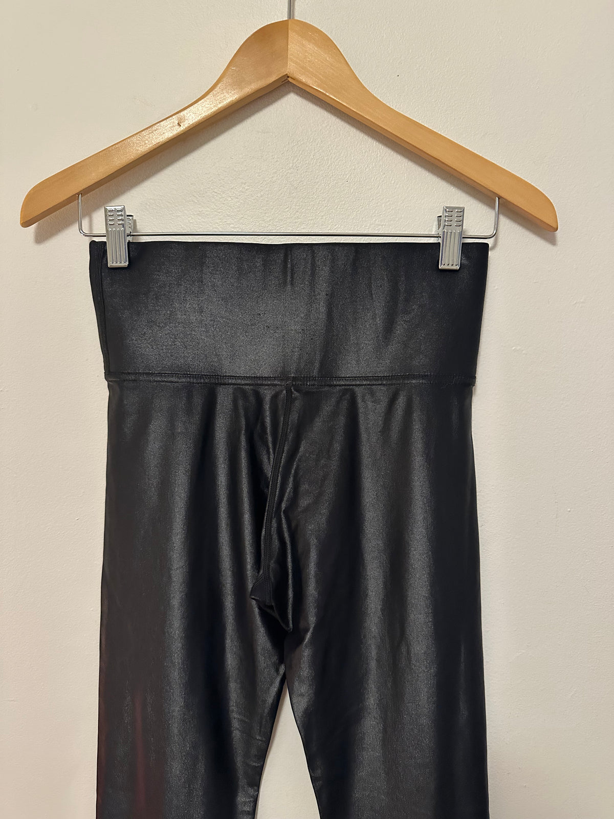 Carbon38 High Rise Takara Leggings in Black Liquid Shine | Size Small