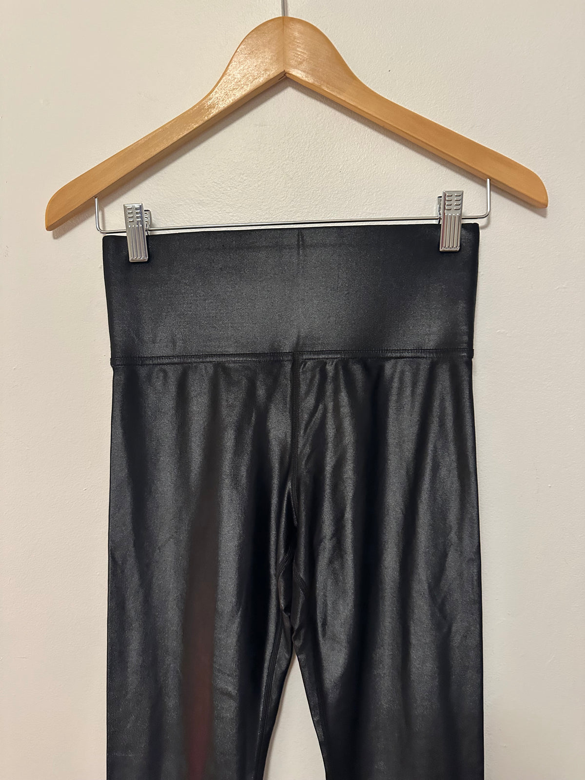Carbon38 High Rise Takara Leggings in Black Liquid Shine | Size Small