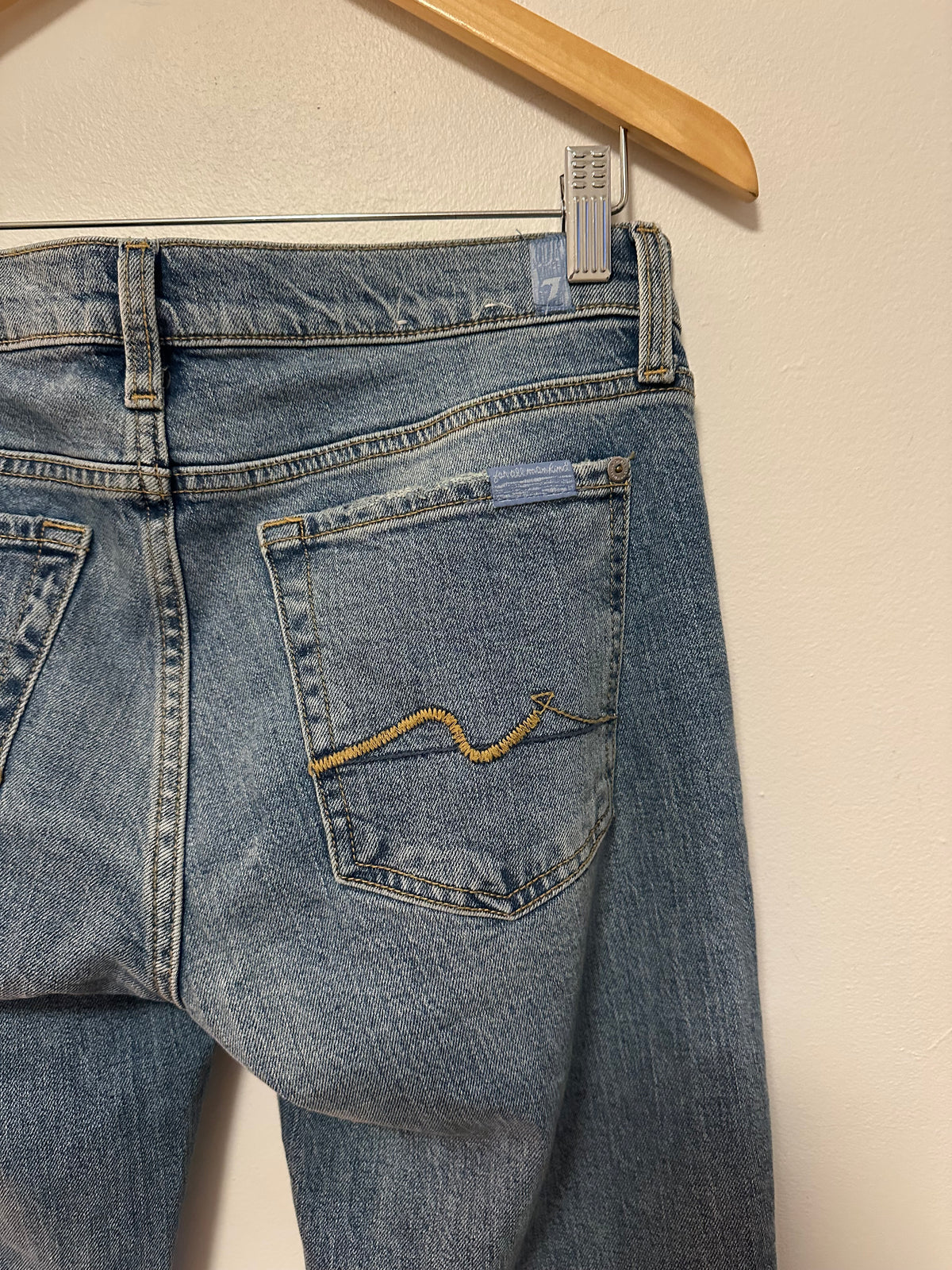 7 For All Mankind The Original Bootcut Jeans in Medium Wash | Size 27