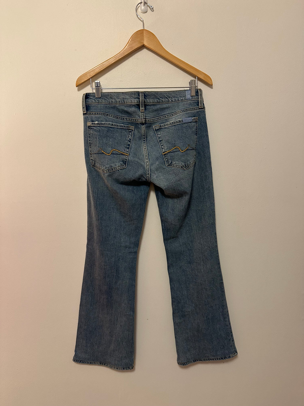 7 For All Mankind The Original Bootcut Jeans in Medium Wash | Size 27