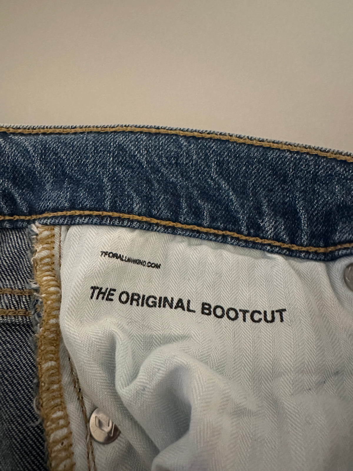 7 For All Mankind The Original Bootcut Jeans in Medium Wash | Size 27