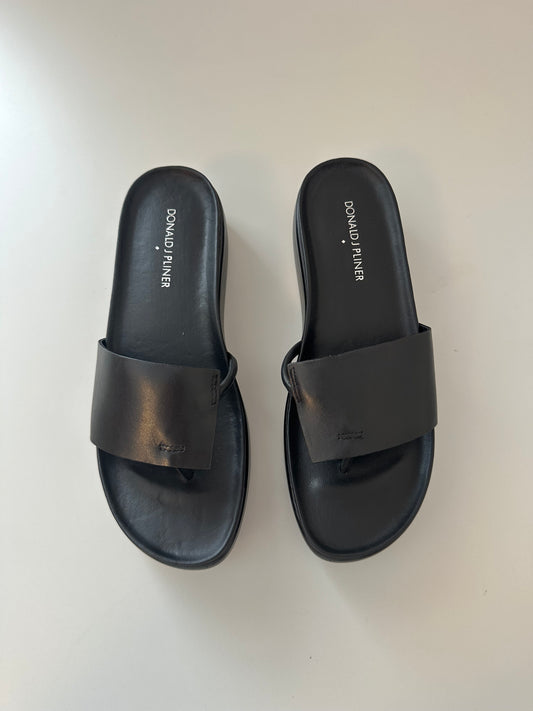 New in Box Donald Pliner Fiji Platform Sandals in Black Vachetta Leather | Size 7.5