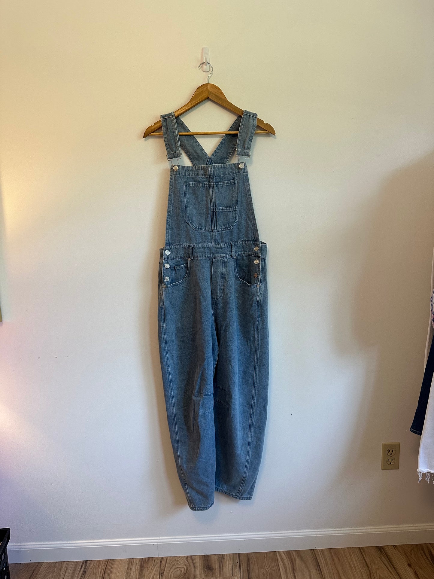 So Me Barrel Leg Light Wash Denim Relaxed Fit Overalls | Size Medium