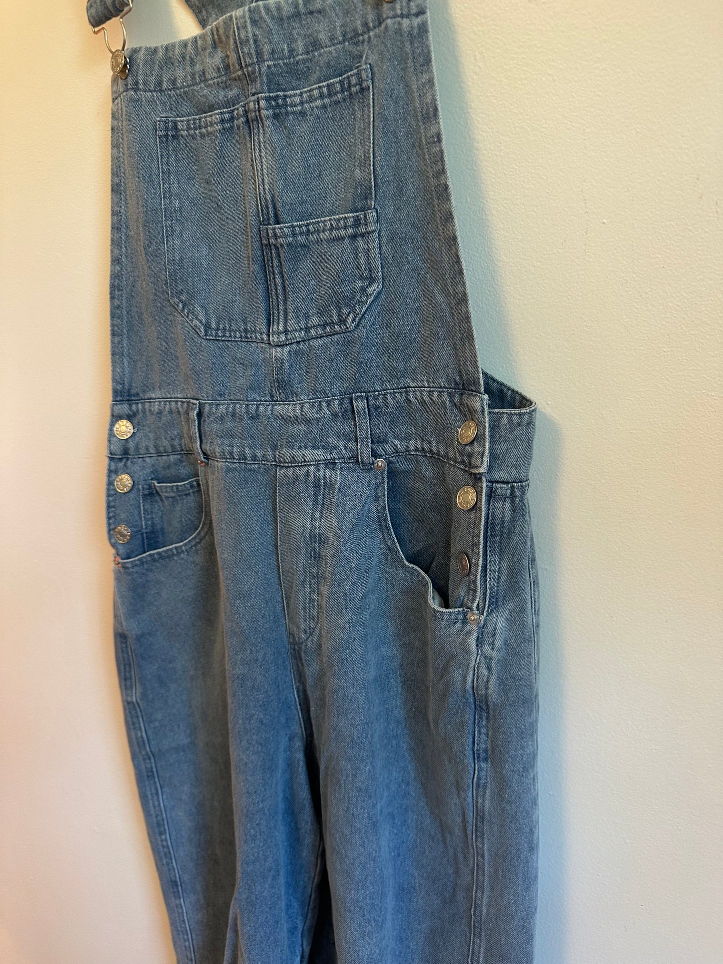 So Me Barrel Leg Light Wash Denim Relaxed Fit Overalls | Size Medium