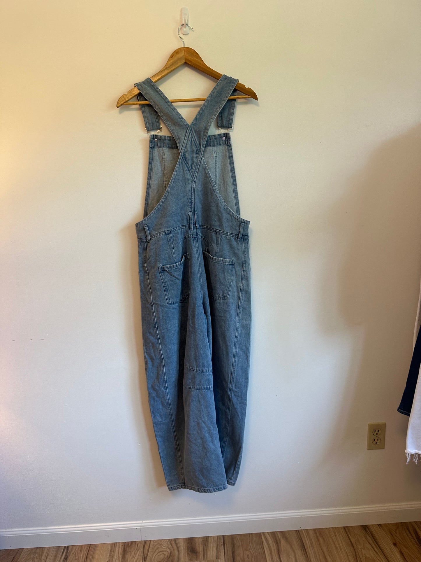 So Me Barrel Leg Light Wash Denim Relaxed Fit Overalls | Size Medium