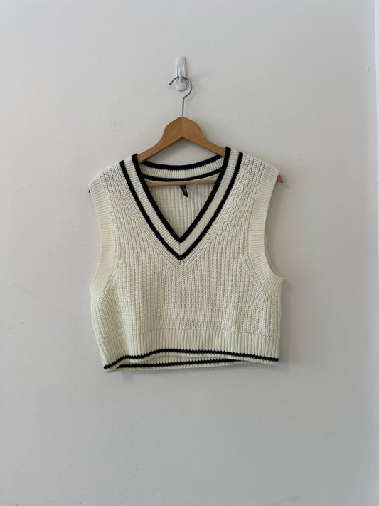 H&M Divided Cream & Black Knitted V-Neck Sweater Vest | Size Medium