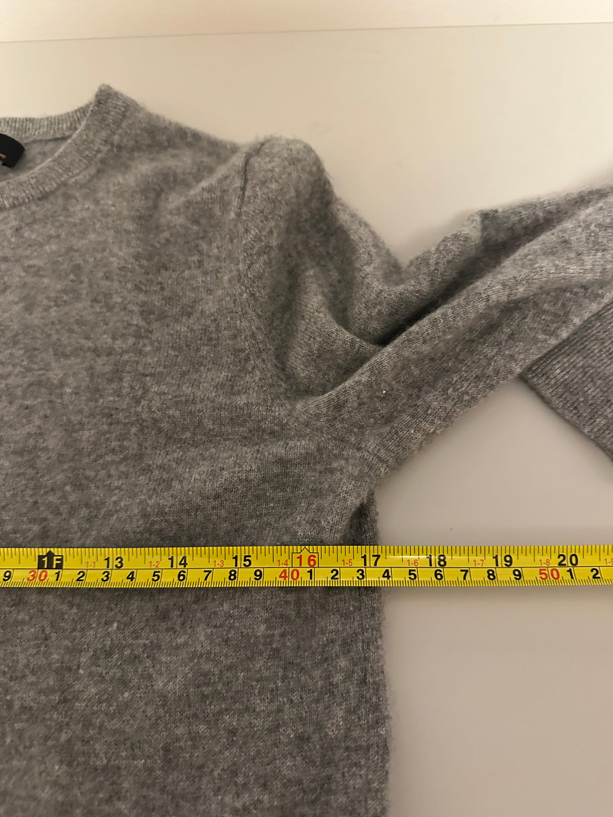 Quince Cashmere Crewneck Sweater in Heather Grey | Size Medium