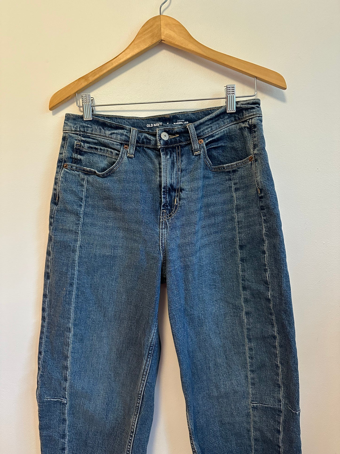 Old Navy High Rise Barrel Leg Jeans| Size 6