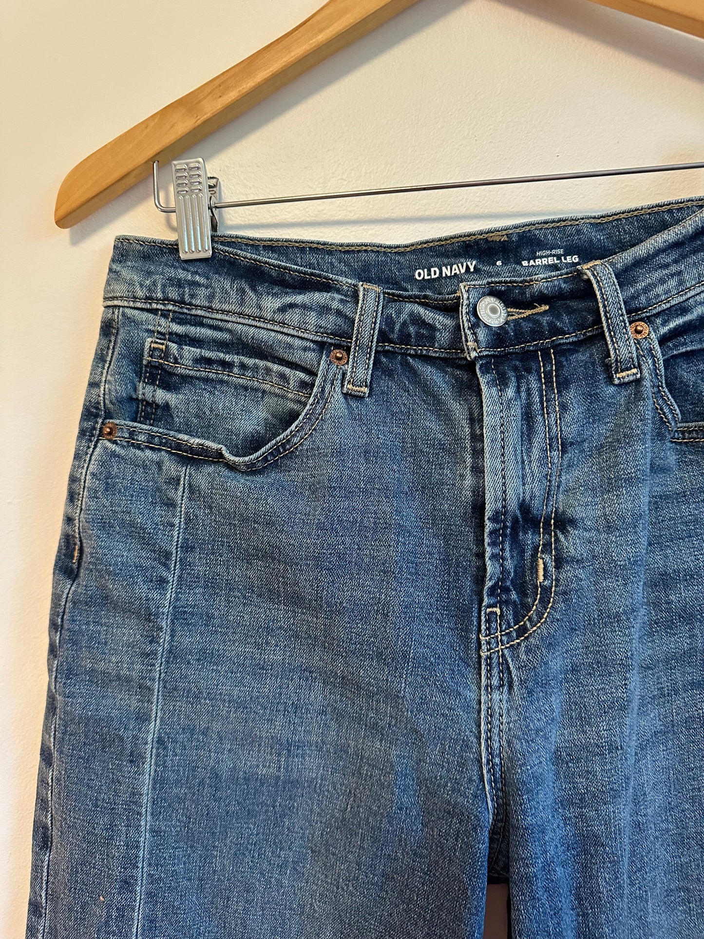Old Navy High Rise Barrel Leg Jeans| Size 6