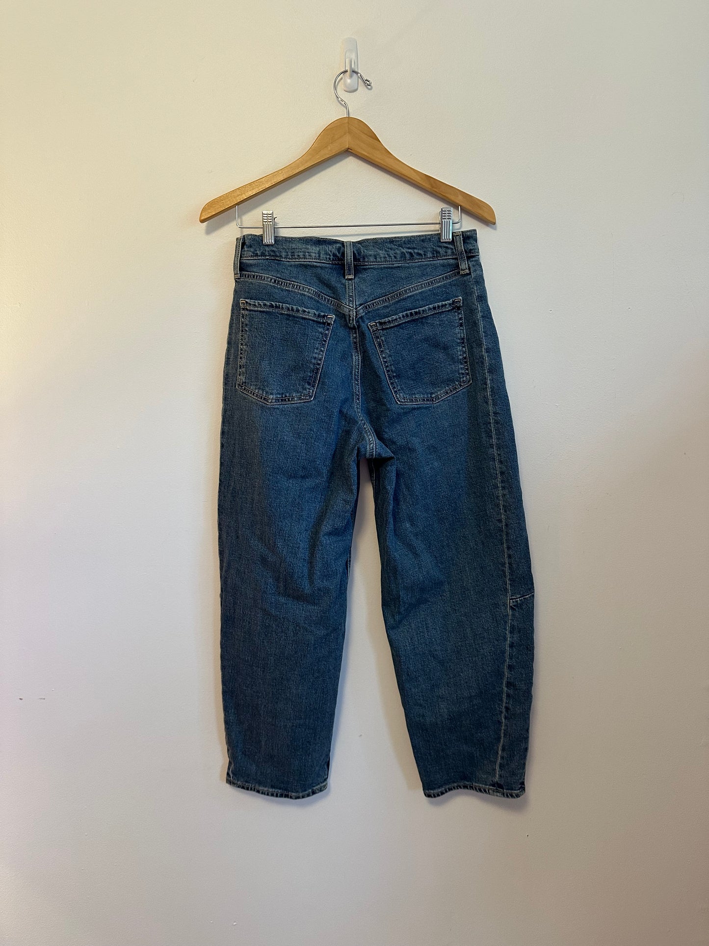 Old Navy High Rise Barrel Leg Jeans| Size 6