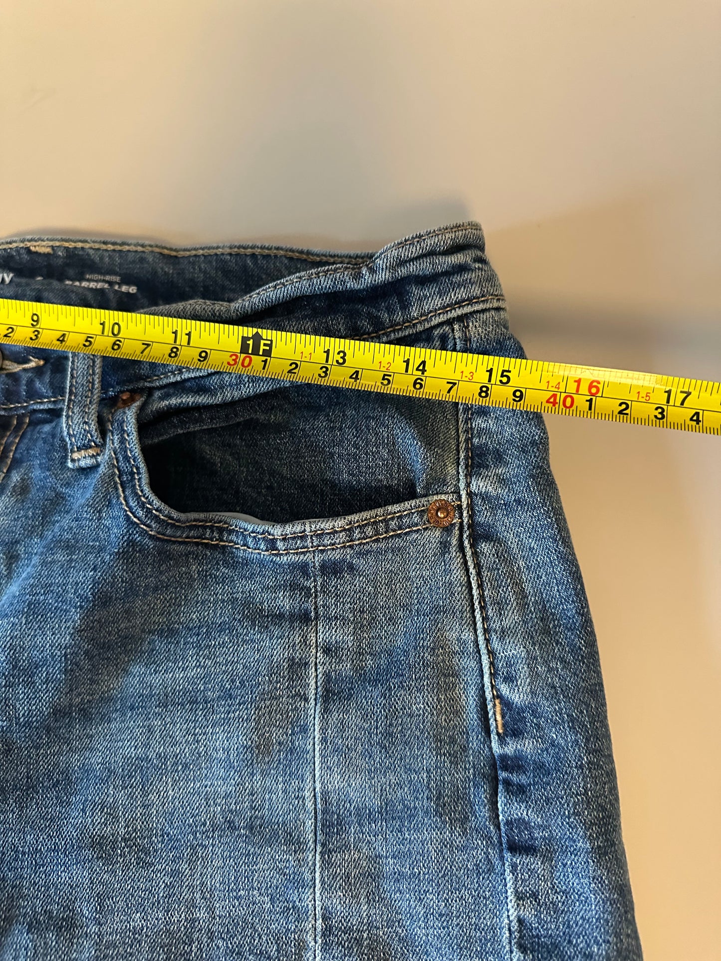 Old Navy High Rise Barrel Leg Jeans| Size 6