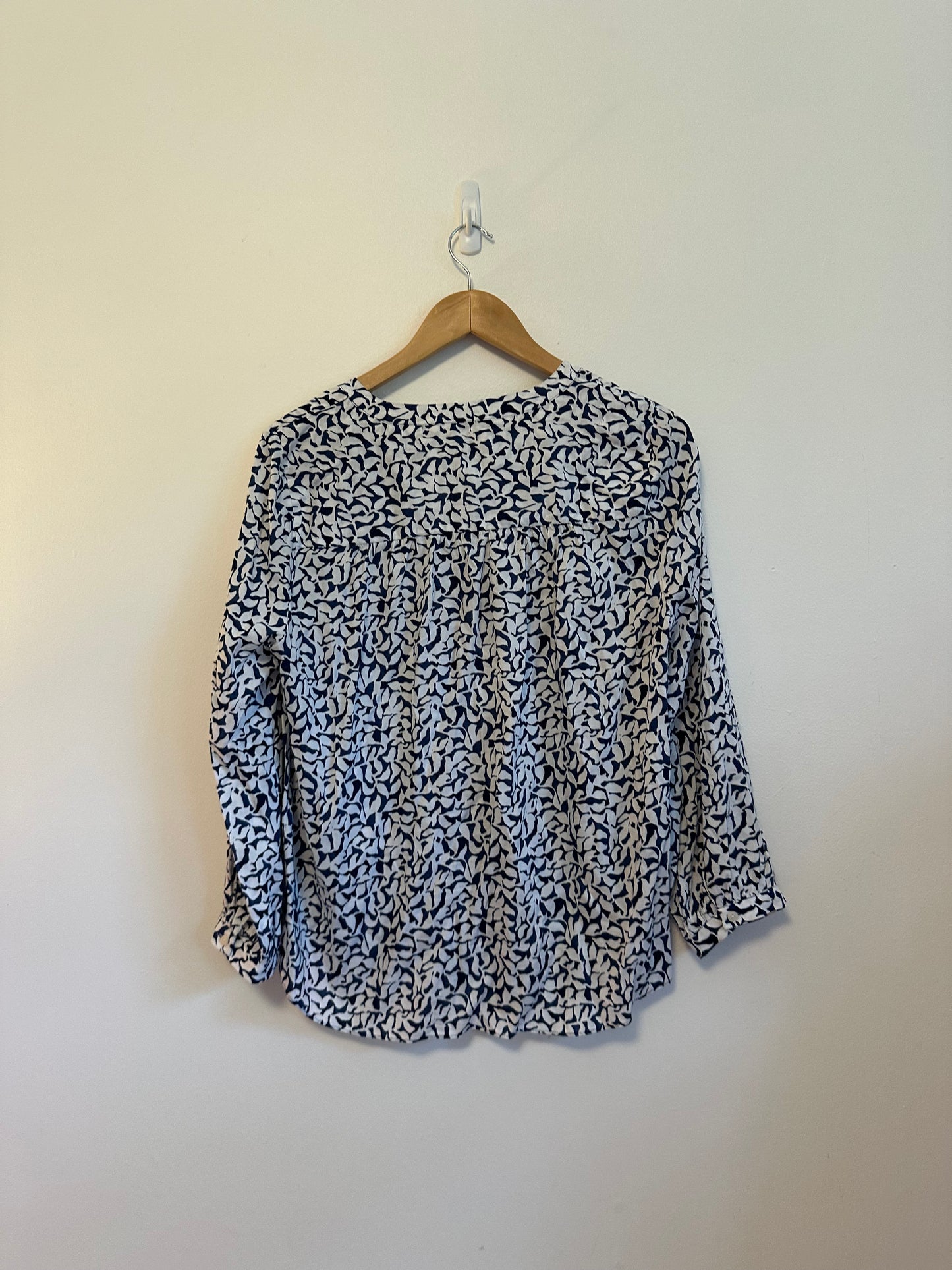 Vineyard Vines Navy Blue and White Leaf Print Tie Neck Blouse | Size Small