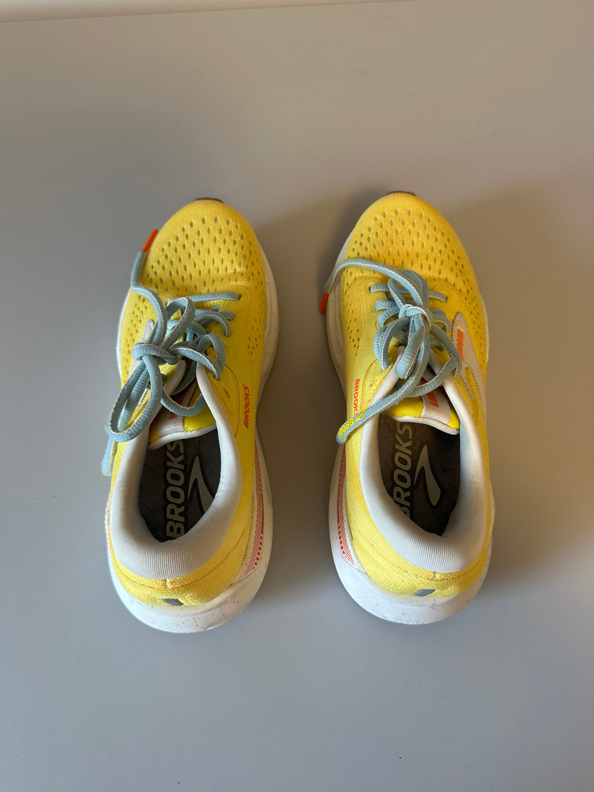 Brooks Glycerin 21 Running Shoes in Yellow and Blue | Size 7.5