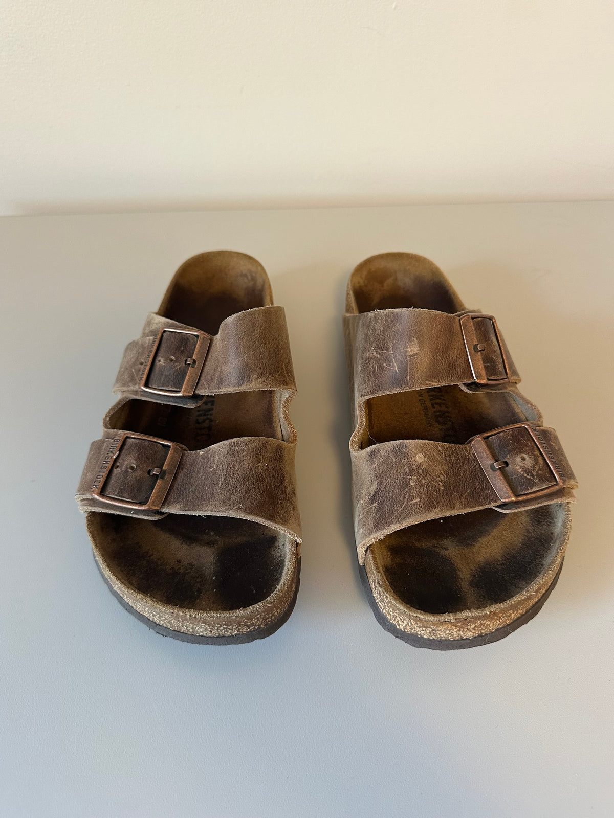 Birkenstock Arizona Sandals in Tobacco Brown Oiled Leather | Size 37