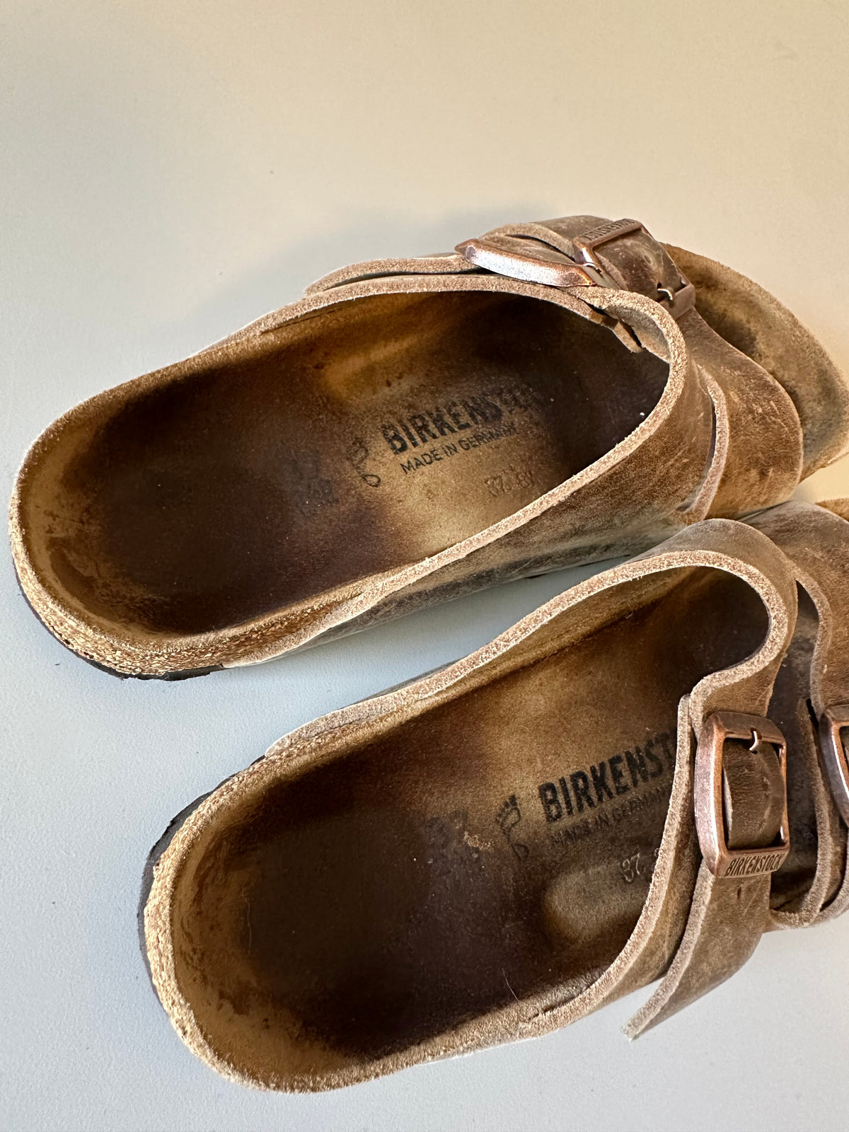 Birkenstock Arizona Sandals in Tobacco Brown Oiled Leather | Size 37