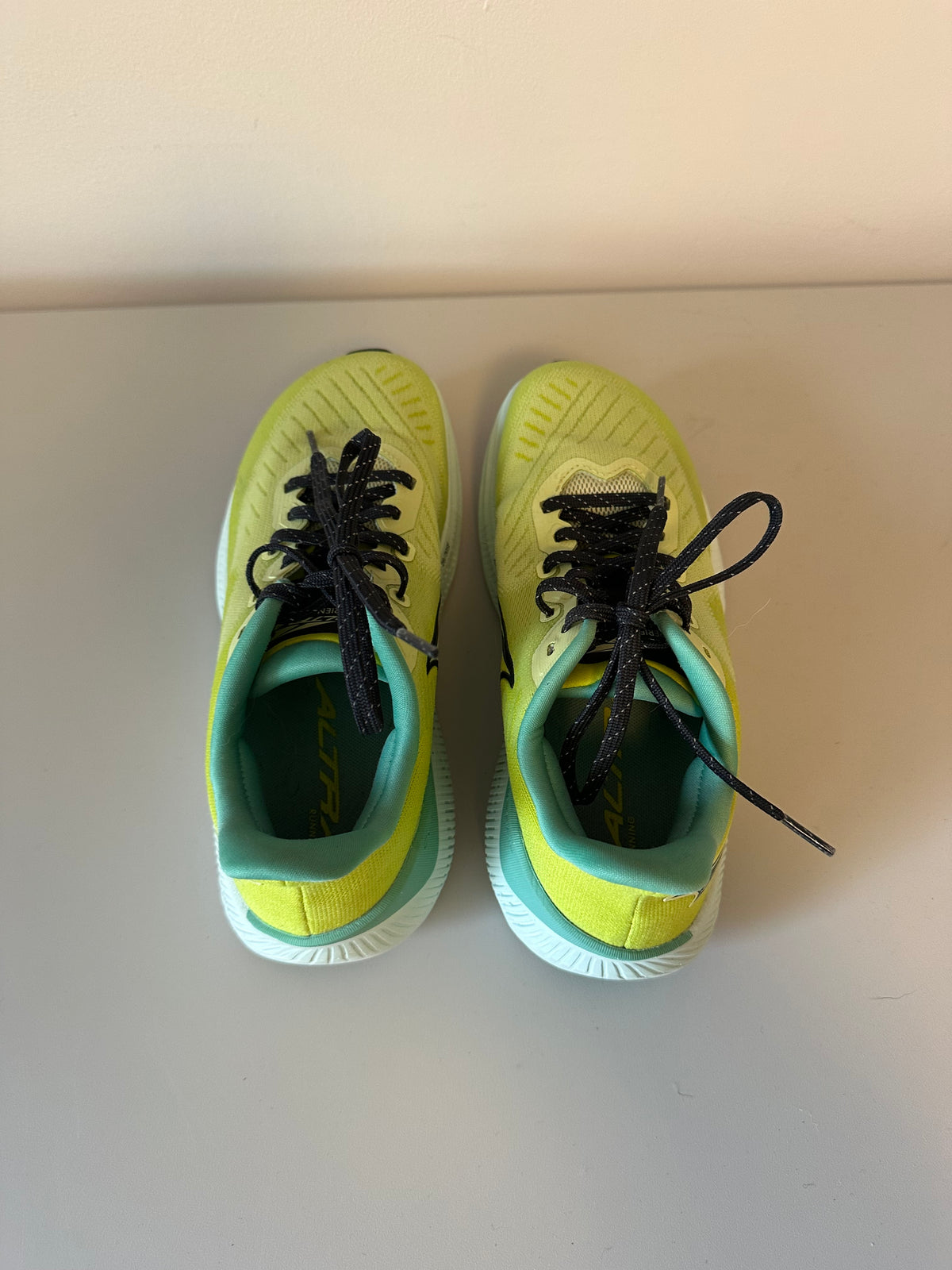 Altra Experience Form Running Shoes in Yellow and Green | Size 7.5