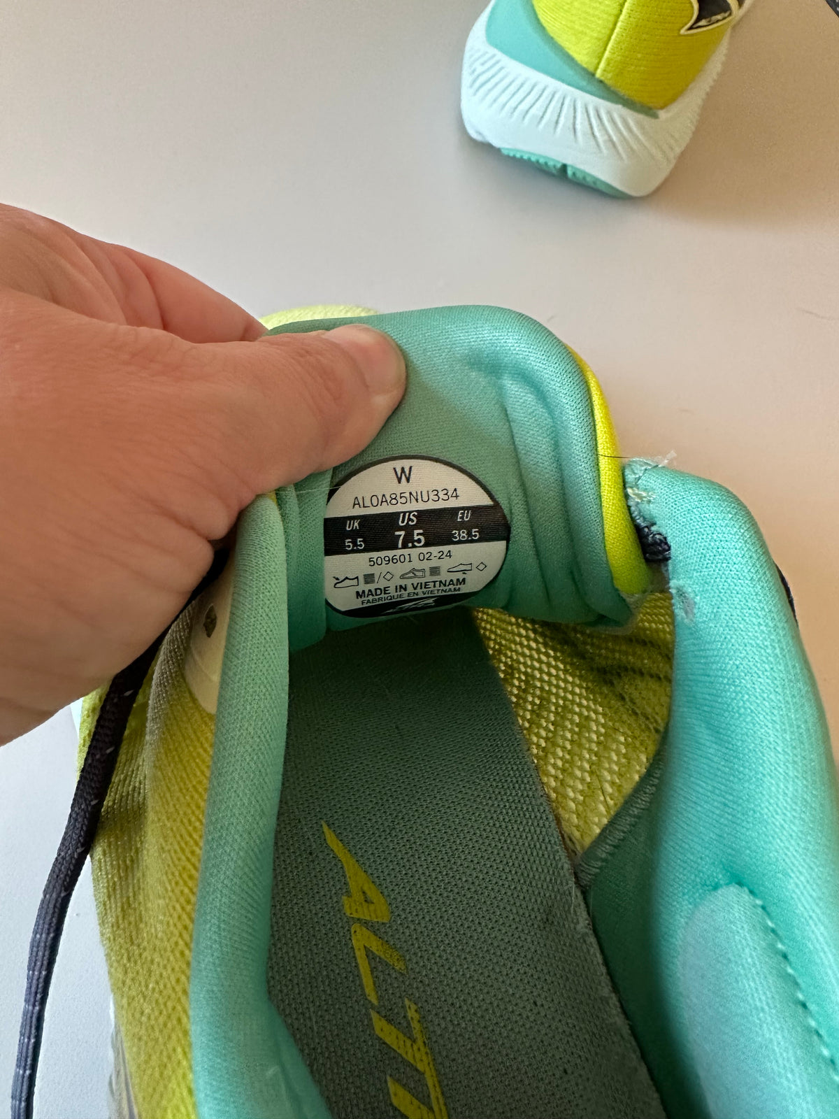 Altra Experience Form Running Shoes in Yellow and Green | Size 7.5