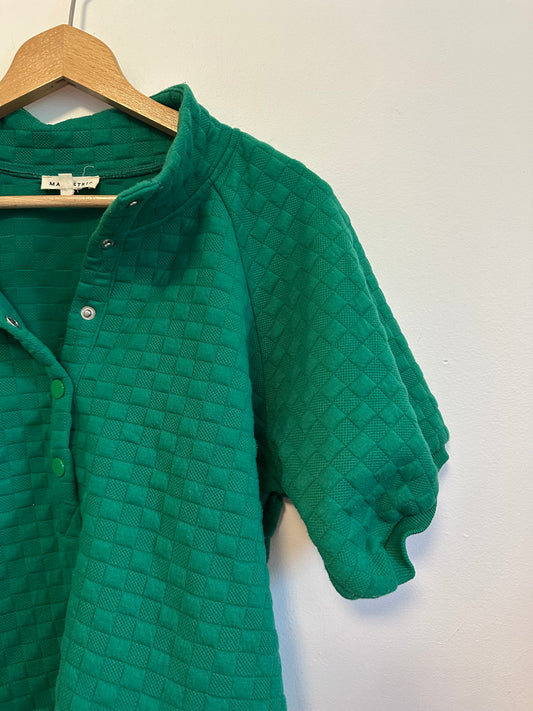 Main Strip Quilted Short Sleeve Snap Mock Neck Pullover Top in Green | Size Medium