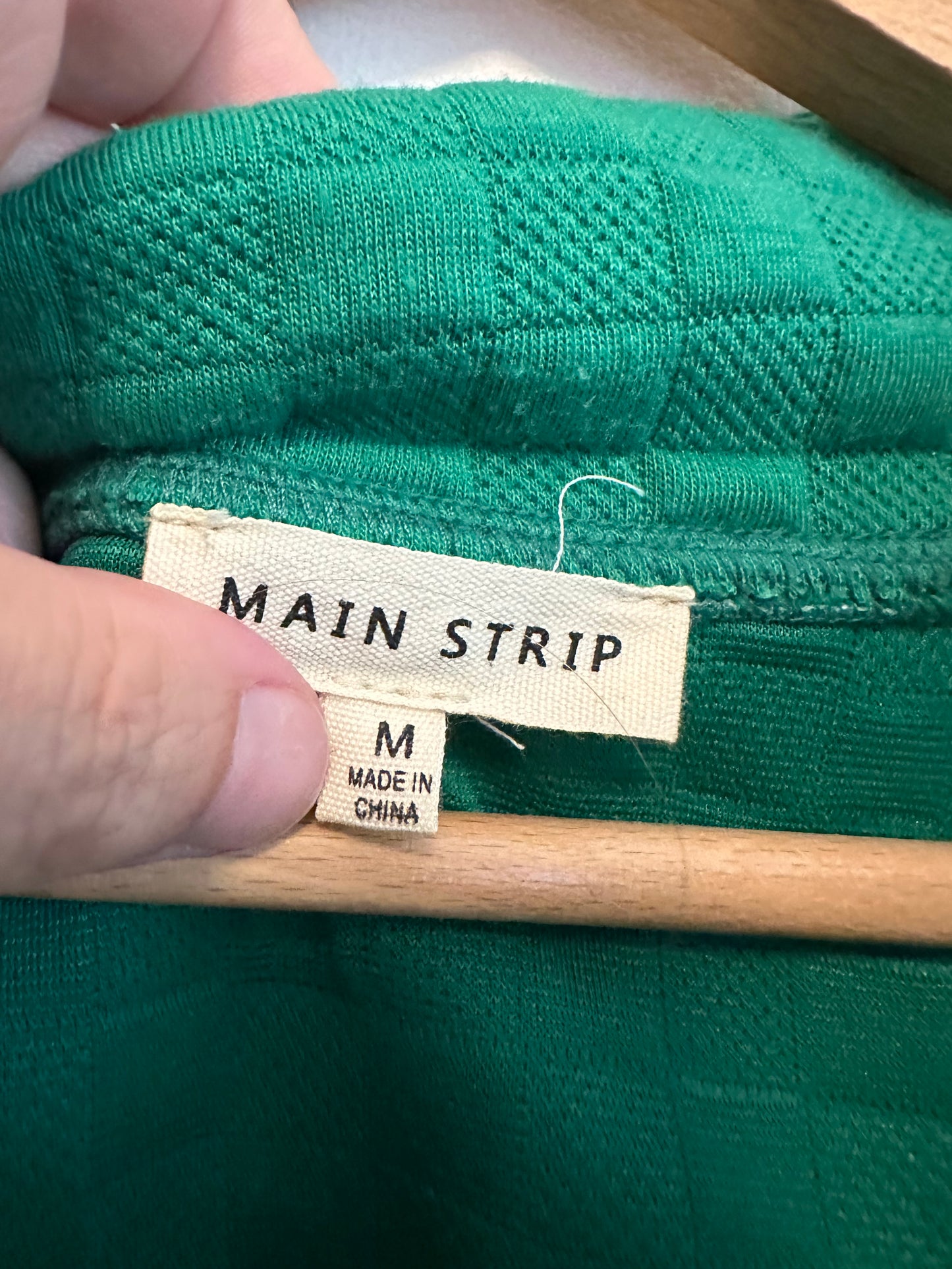 Main Strip Quilted Short Sleeve Snap Mock Neck Pullover Top in Green | Size Medium