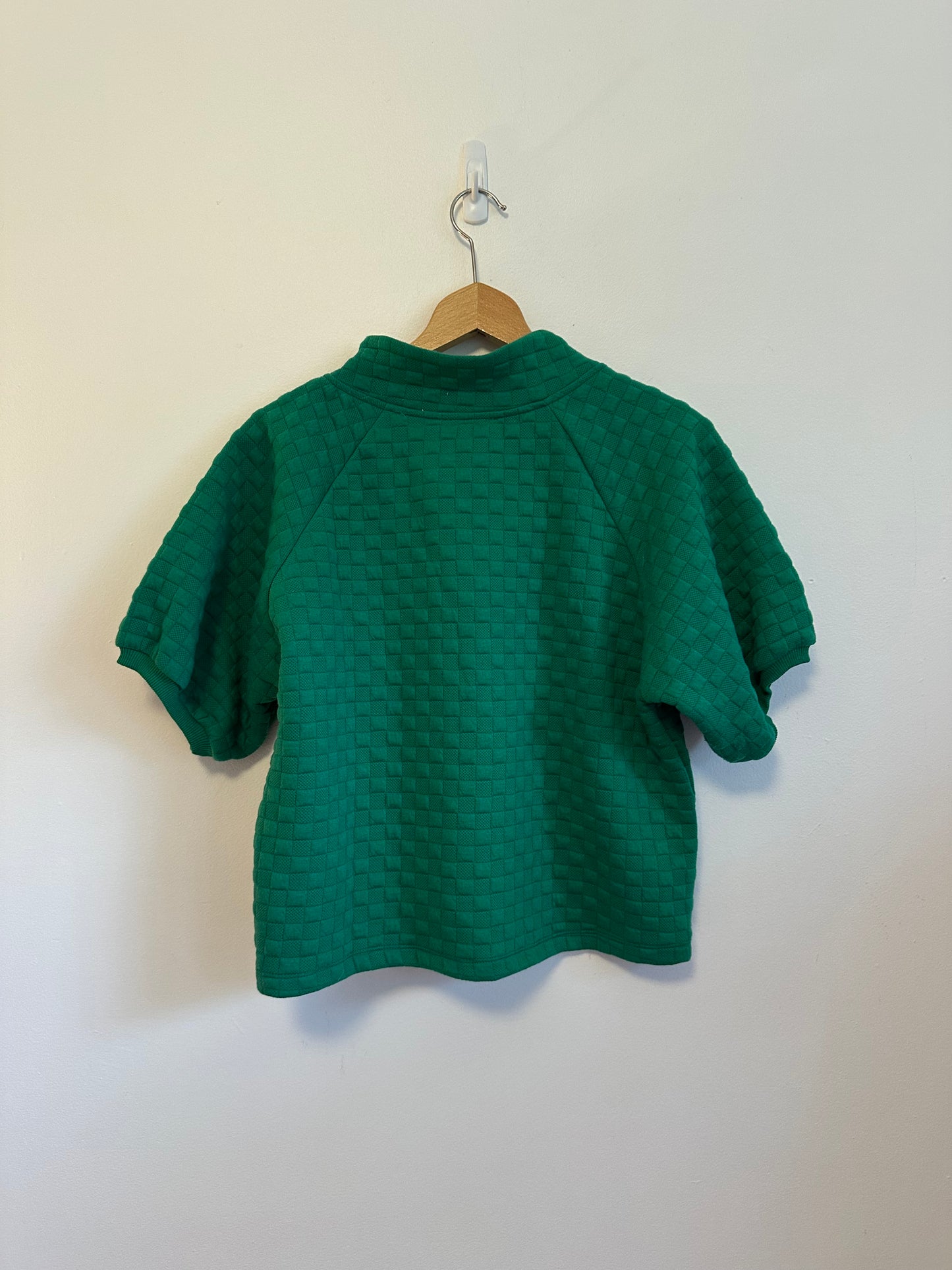 Main Strip Quilted Short Sleeve Snap Mock Neck Pullover Top in Green | Size Medium