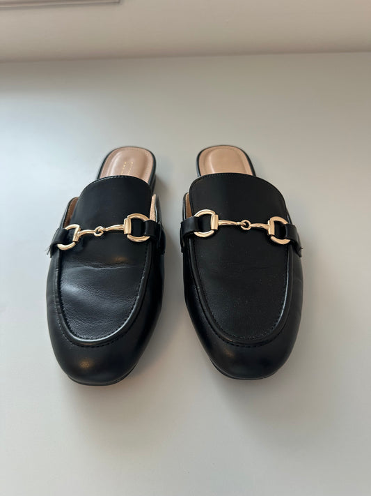 Cushionaire Yates Buckle Slip On Mule in Black | Size 8