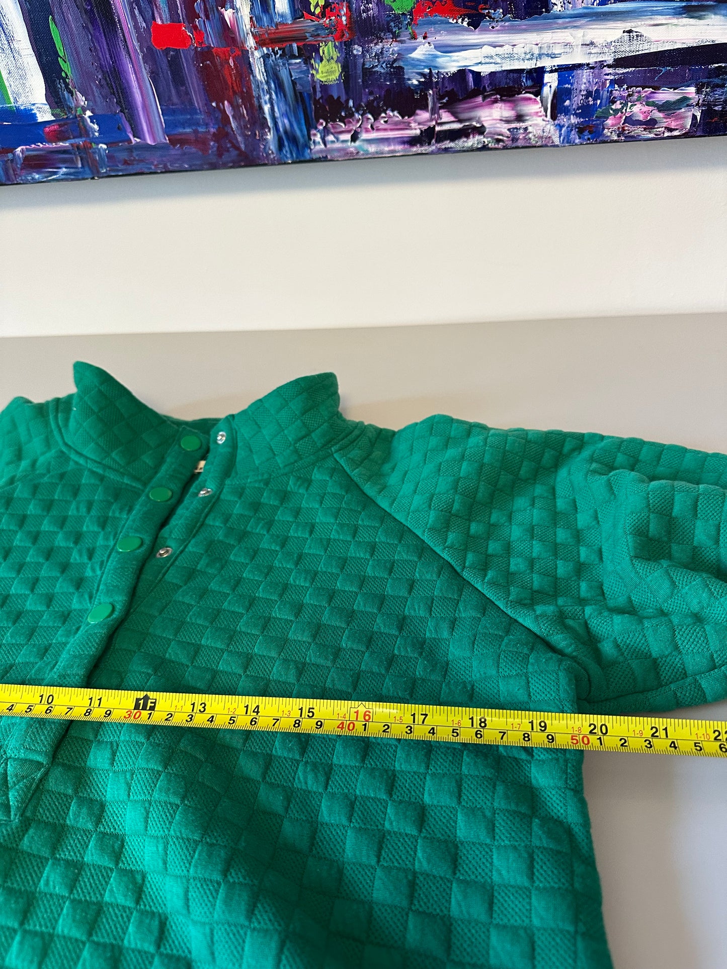 Main Strip Quilted Short Sleeve Snap Mock Neck Pullover Top in Green | Size Medium