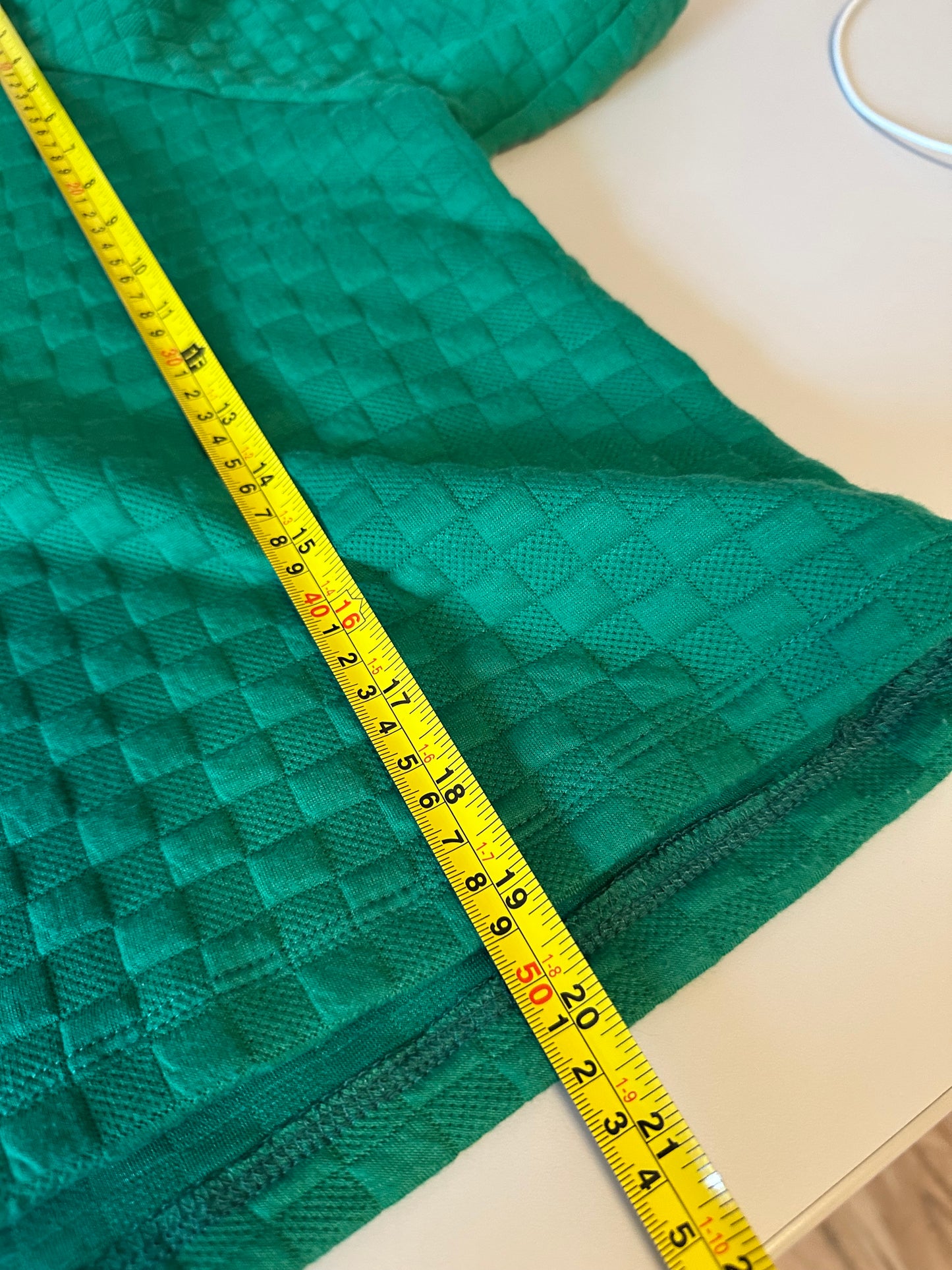 Main Strip Quilted Short Sleeve Snap Mock Neck Pullover Top in Green | Size Medium