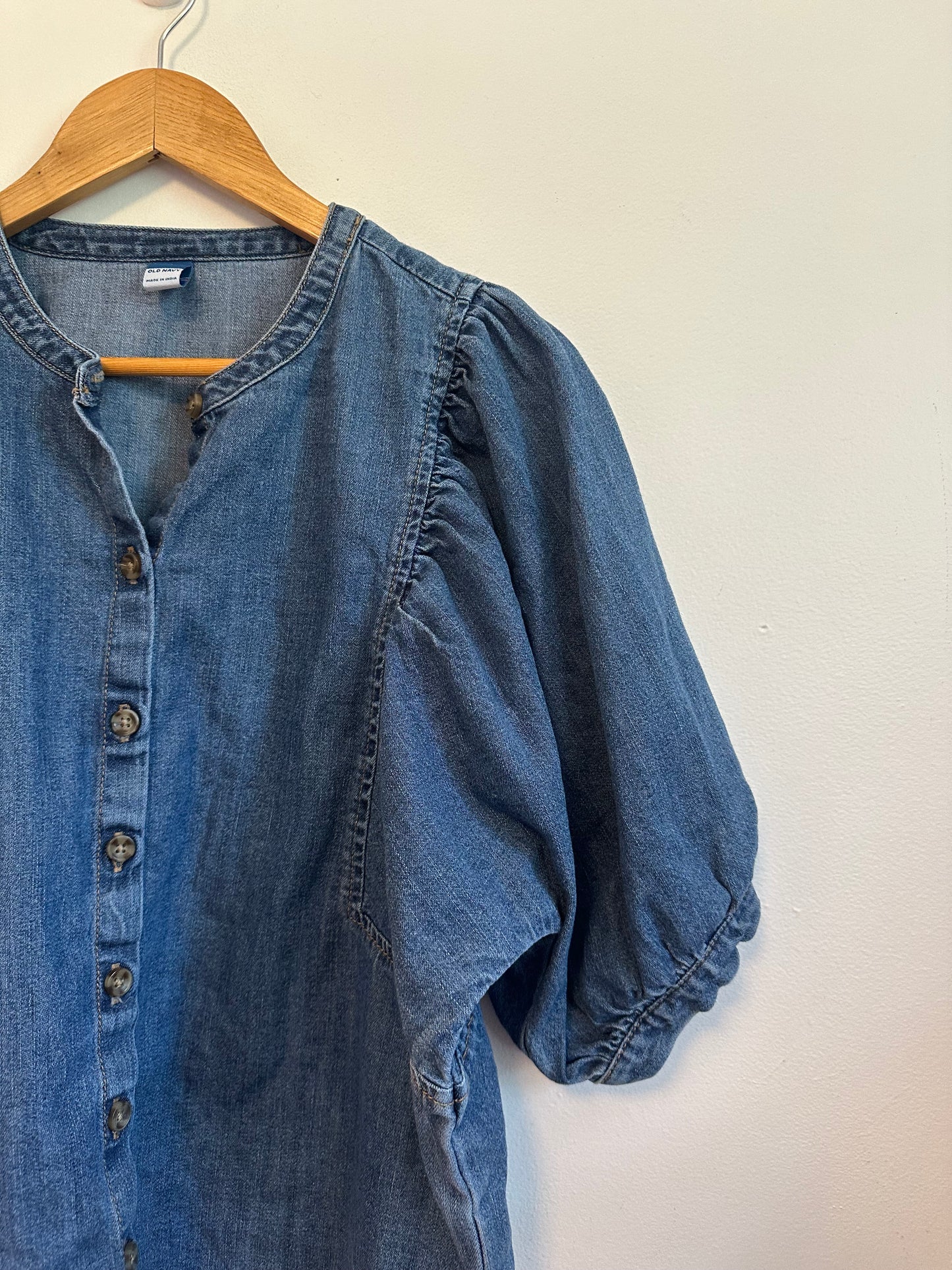 Old Navy Denim Puff Sleeve Button Front Blouse | Size Medium