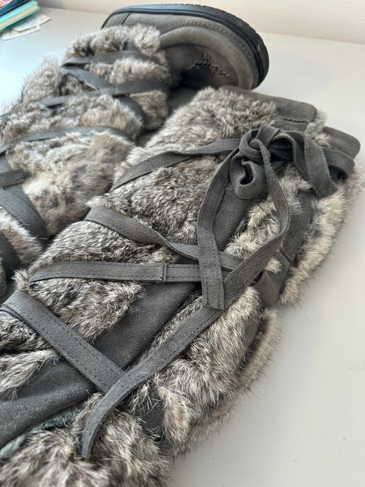 Manitobah Mukluks Tall Wrap Suede and Fur Boots in Charcoal Gray | Size 8