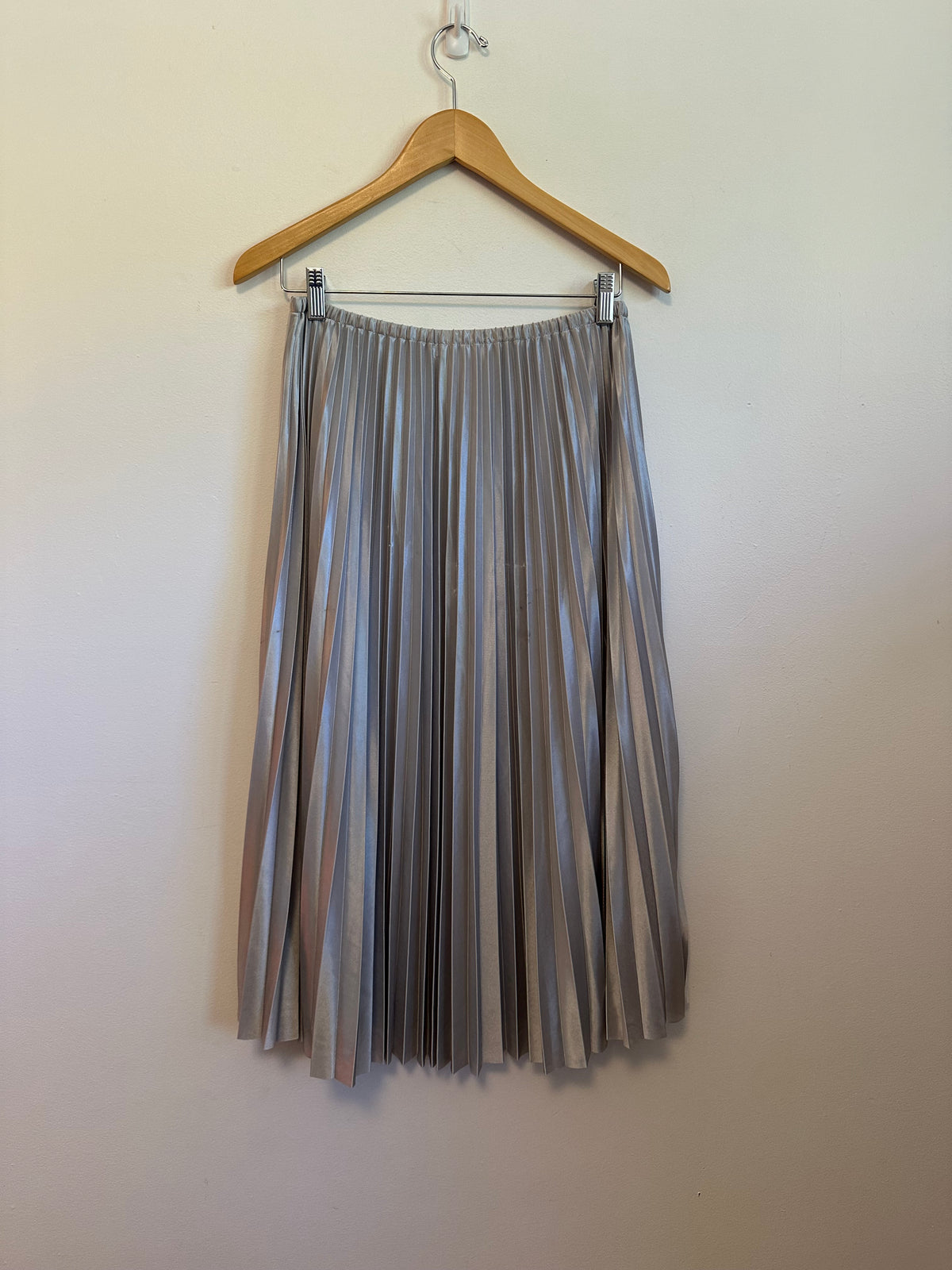 Bella Dahl Silver Metallic Pleated Midi Skirt | Size Small