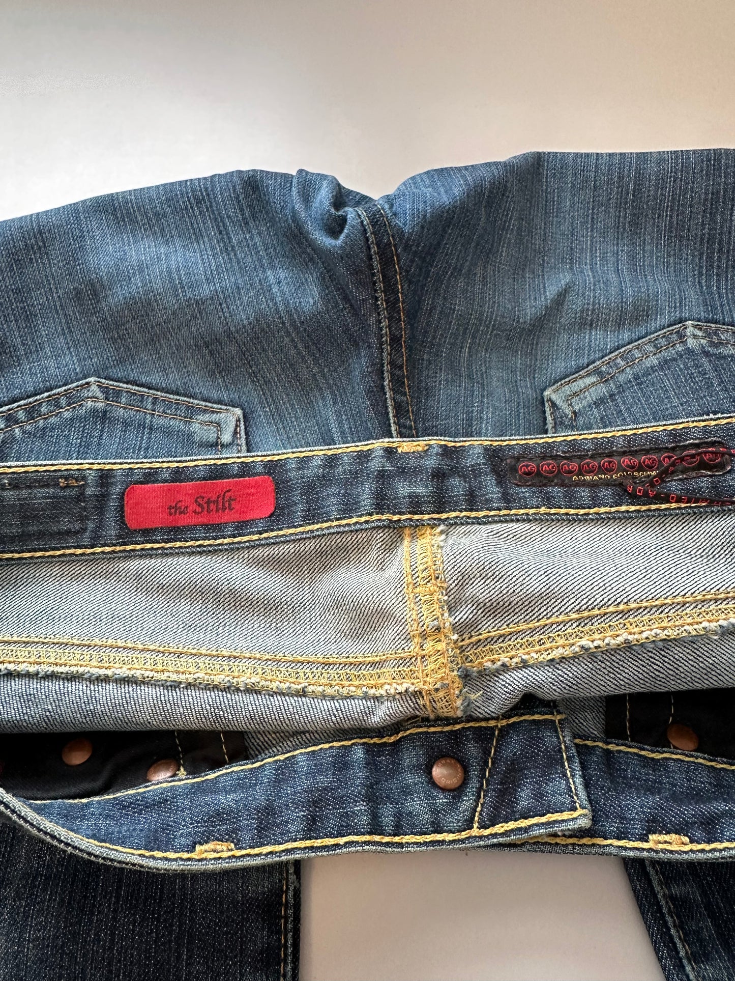 AG The Stilt Low Rise Y2K Straight Leg Low Rise Jeans | Size 28