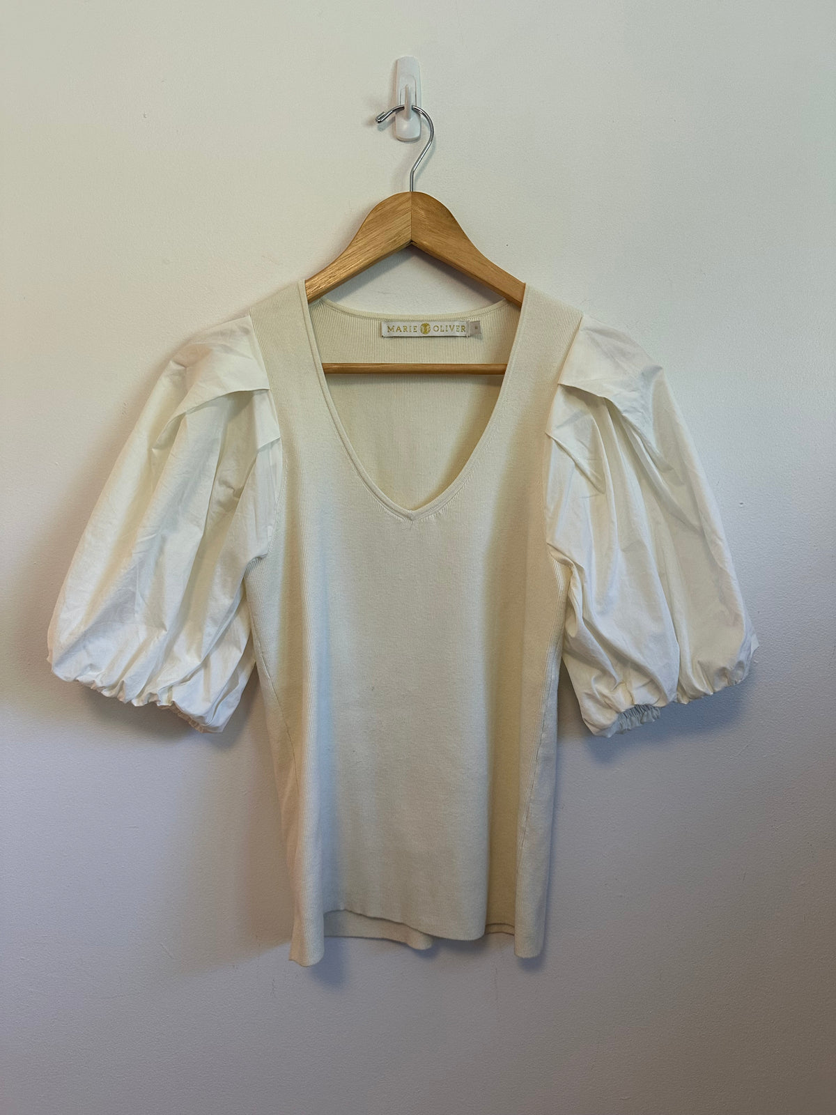 Marie Oliver Cream Mixed Media Ribbed V-Neck Top | Size Medium